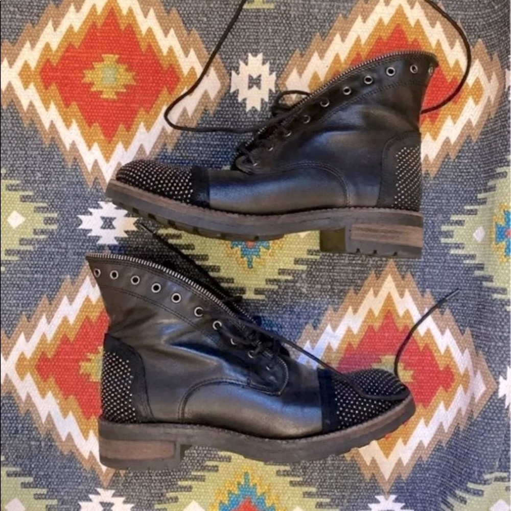 Combat boots
